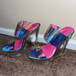 Iridescent wedges